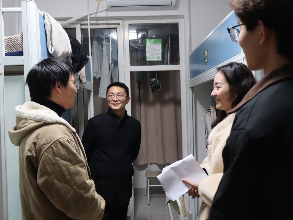 公司开展期末宿舍安全走访活动